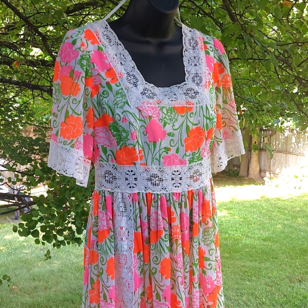 Vintage 70's The Lilly Size 8 Maxi Dress